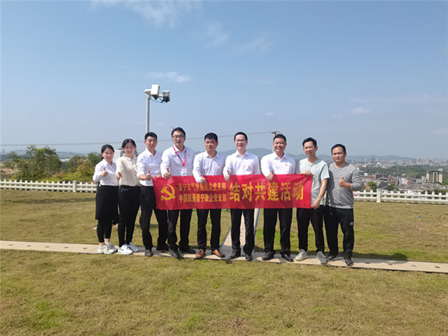 图为：参观大坝气象探测基地  江嘉浩摄影外.jpg