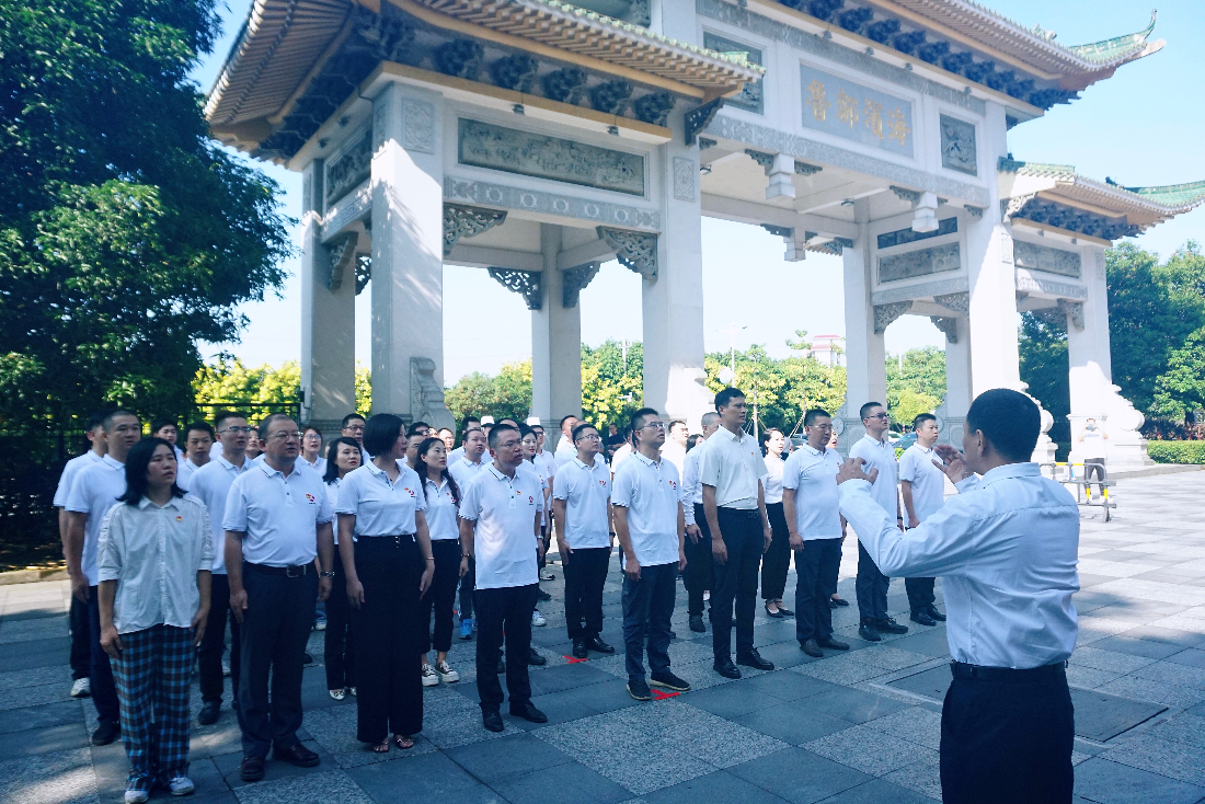 奏唱国歌.jpg