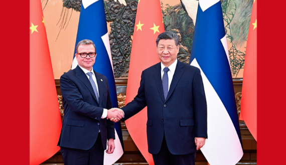 习近平会见芬兰总理奥尔波
