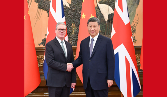 习近平会见英国首相斯塔默