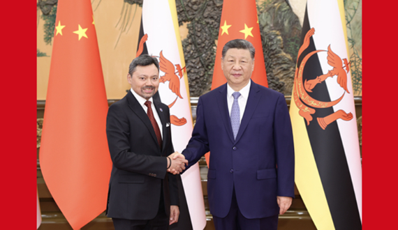 习近平会见文莱王储比拉