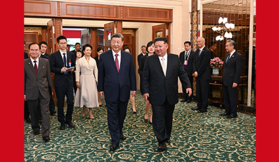 习近平夫妇出席金正恩夫妇举行的小范围午宴