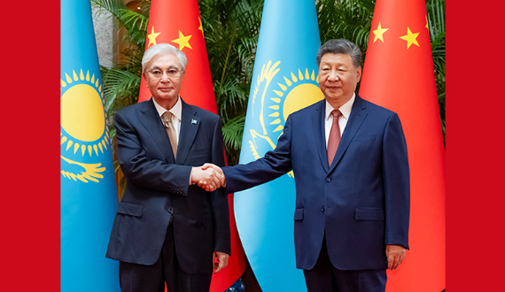 习近平会见哈萨克斯坦总统托卡耶夫