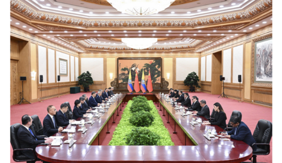 习近平同厄瓜多尔总统诺沃亚会谈