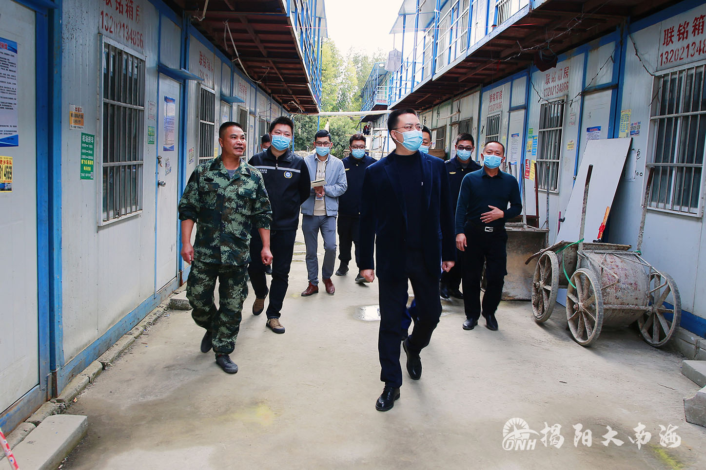 图6 带队开展重点区域营地消防检查.jpg